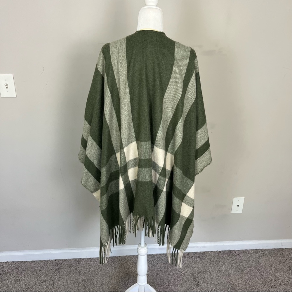 UNIVERSAL THREAD TARGET PLAID FRINGE OPEN FRONT PONCHO IN GREEN ONE SIZE - Picture 11 of 16